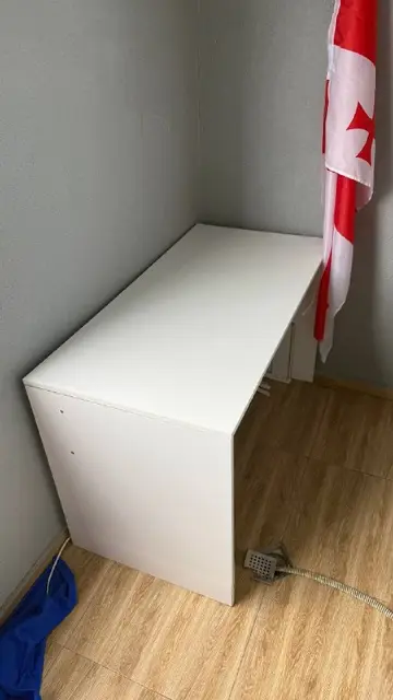 Белый письменный стол — Батуми — 130 ₾