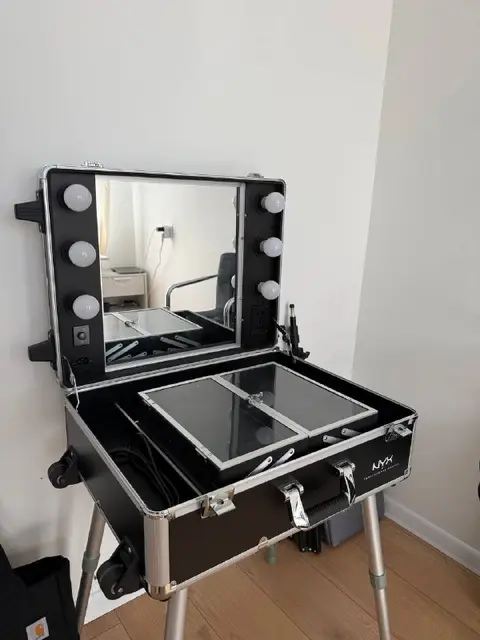 Профессиональный кейс для визажиста NYX Professional Makeup X-Large Makeup Train Case with Lights — Tbilisi — 450 ₾