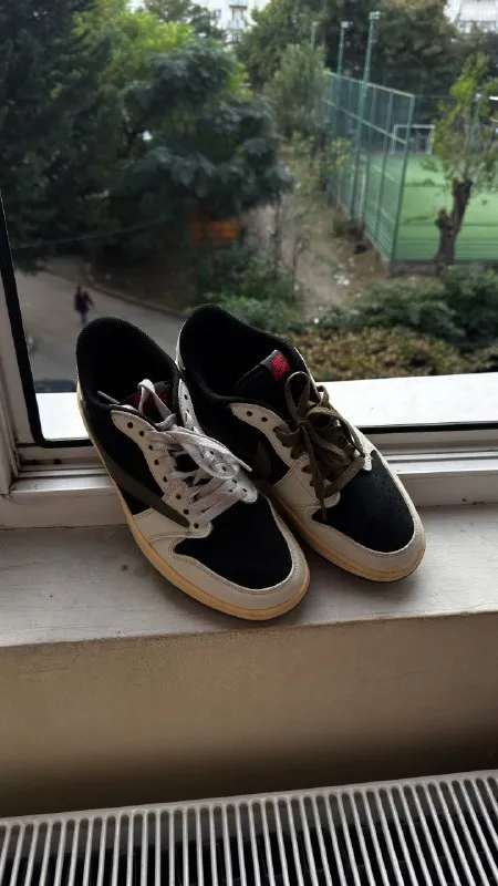 Traviss Scott Jordan 1 low