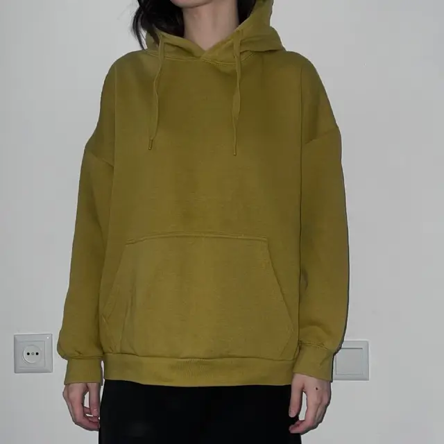 Толстовка Pull&Bear зеленая с капюшоном и карманом — Ереван — 1 000 ֏