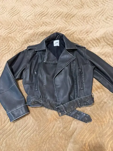 Кожанка / жилетка — Батуми — 30 ₾