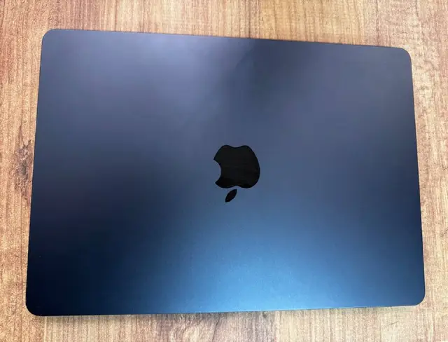 MacBook Air M2 (2022) — Tbilisi — 1,300 ₾