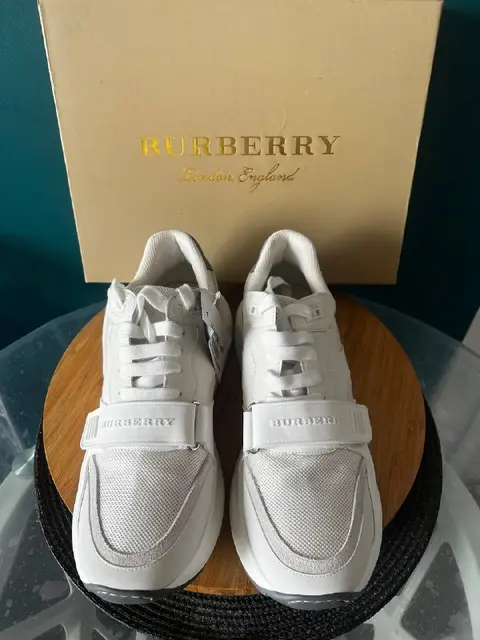 BURBERRY кроссовки — Batumi — 399 ₾