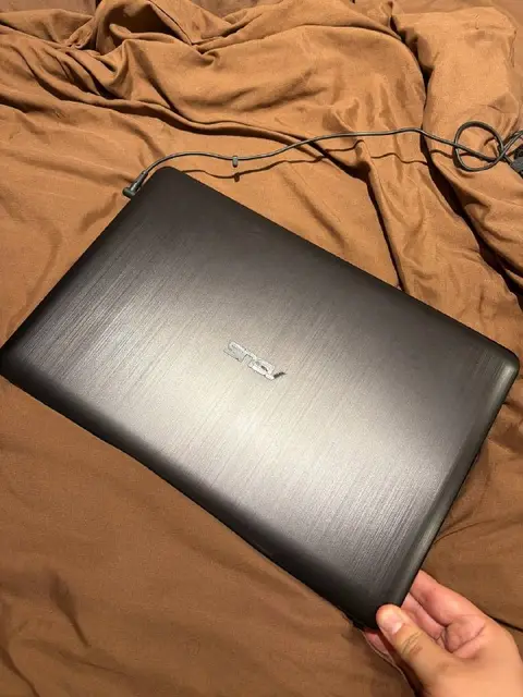 Ноутбук ASUS — Батуми — 750 ₾