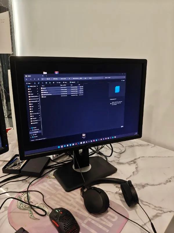 Dell UltraSharp U2412M