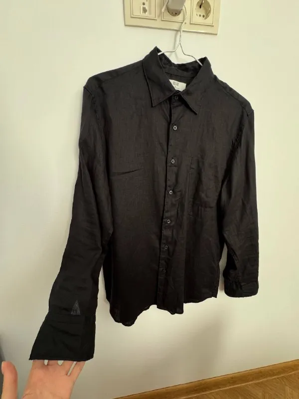 Черная рубашка UNIQLO