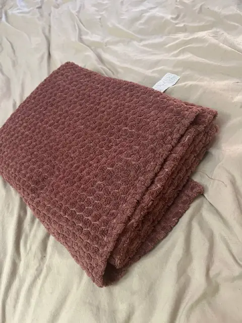 Красный плед 130×160 cm — Батуми — 20 ₾