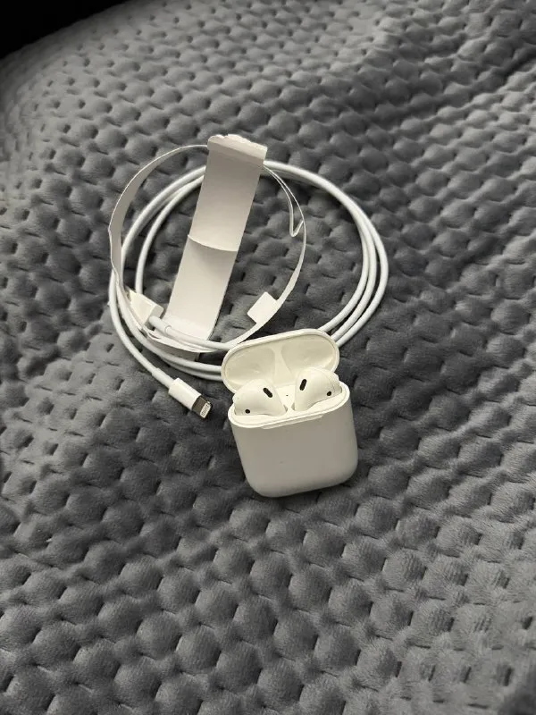AirPods (1-е поколение)
