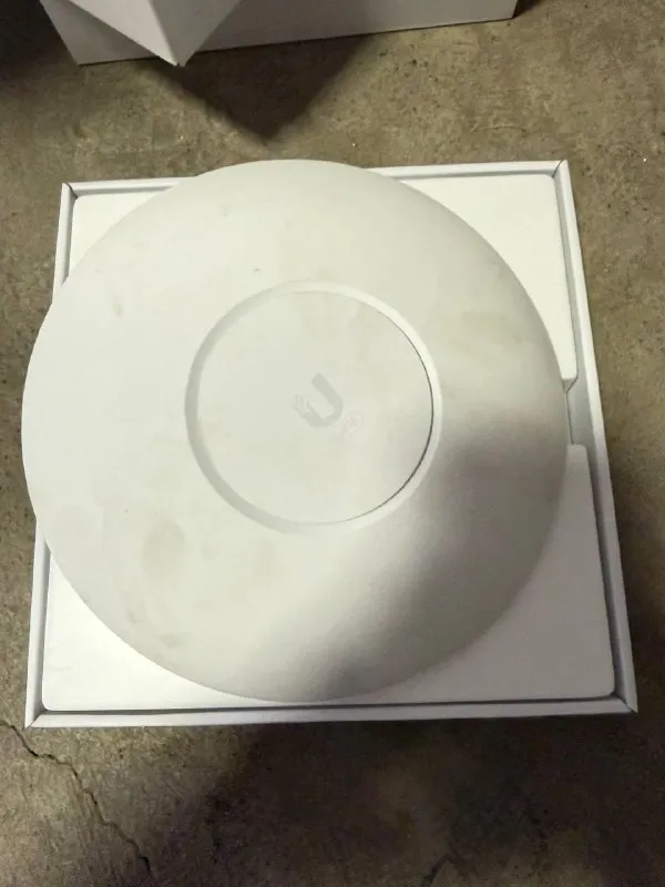 Точка доступа Ubiquiti UniFi 6 Long-Range (U6-LR)