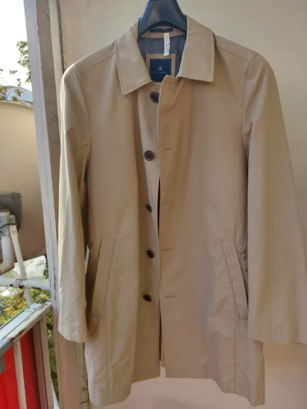 Cristian Berg trench