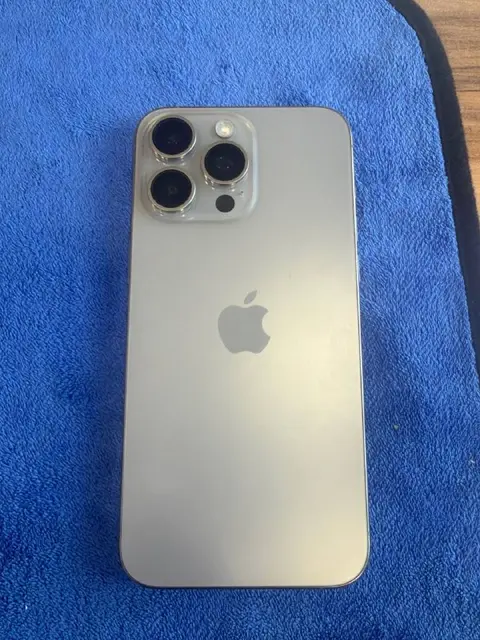 15 pro max 256 gb — Батуми — 2 100 ₾