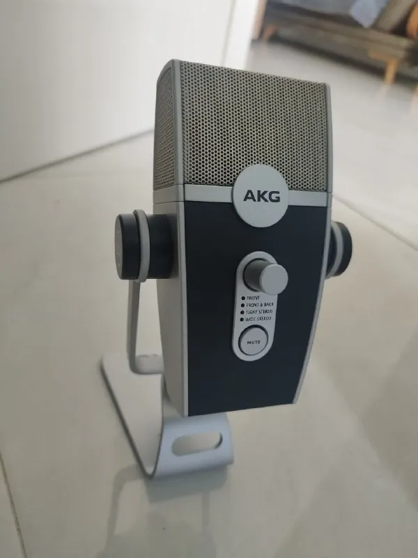 HyperX Cloud III и микрофон AKG Lyra
