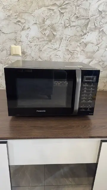 Микроволновка Panasonic NN-GT35HBZPE с функцией гриля — Батуми — 190 ₾