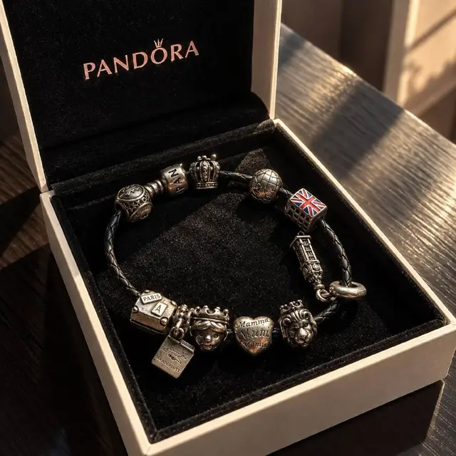 Оригинальный браслет Pandora с шармами — Батуми — 690 ₾