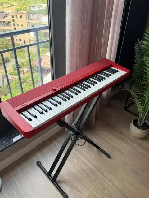 Синтезатор Casio в красном цвете — Ереван — 170 000 ֏