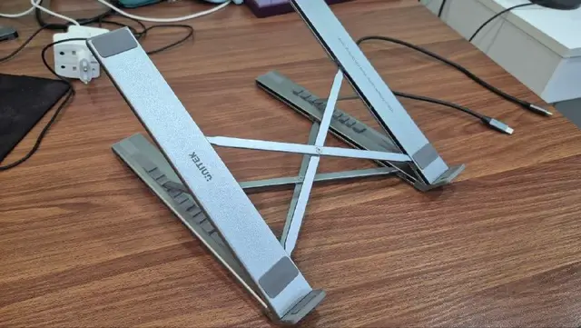 Складная алюминиевая подставка Unitek с USB-C хабом — Batumi — 90 ₾