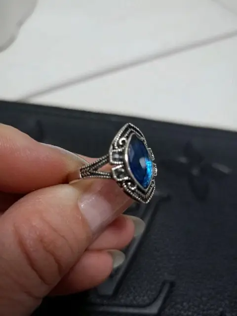 Серебряное кольцо с марказитами и синим камнем — Стамбул — 2 500 ₺