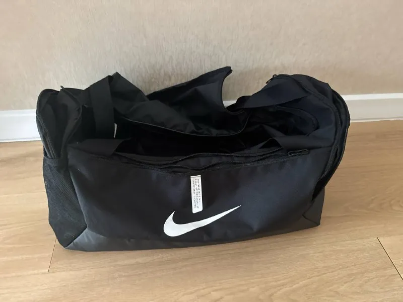 Спортивная сумка Nike с отделением для обуви