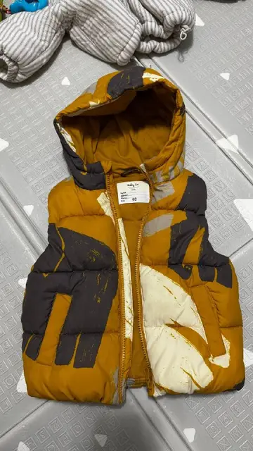 Болоньевая жилетка — Алматы — 3 000 ₸