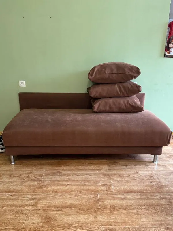 Диван