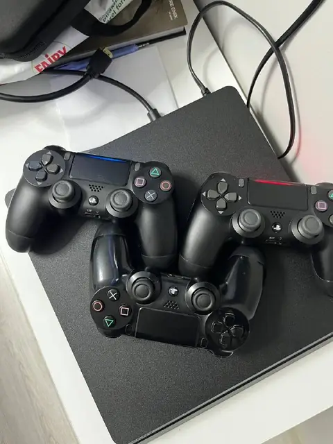 PS4 Slim 1TB + 3 геймпада — Батуми — 400 ₾