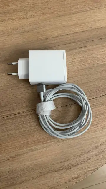 Зарядное устройство MagSafe 2 — 65 Вт — Батуми — 70 ₾