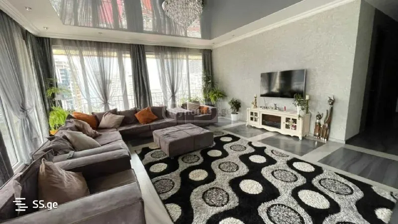 6-комнатная квартира 200 м²