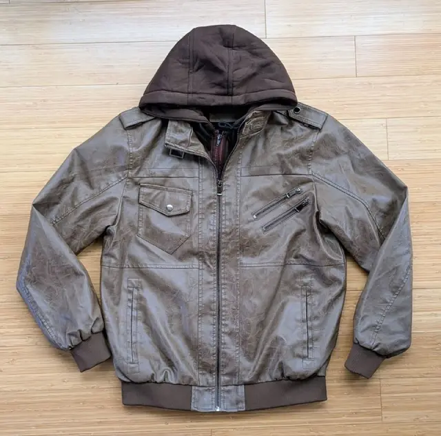 Куртка из мягкой PU-экокожи с капюшоном 2-в-1 — Тбилиси — 65 ₾