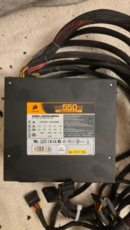 Блок питания для ПК: Corsair CMPSU-550VX