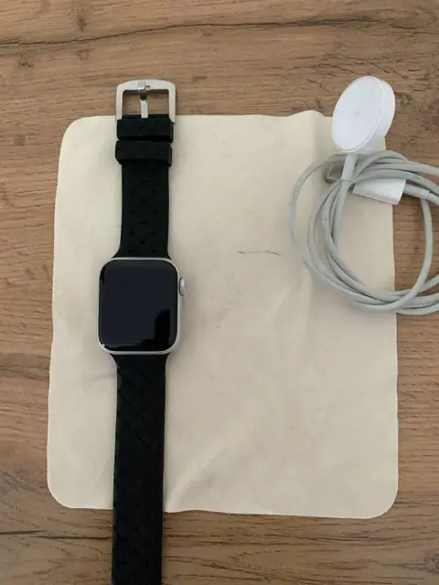 Apple Watch SE 40 mm Space Gray — Астана — 35 000 ₸