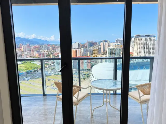 1+1 на Аллее Героев — Батуми — 650 $
