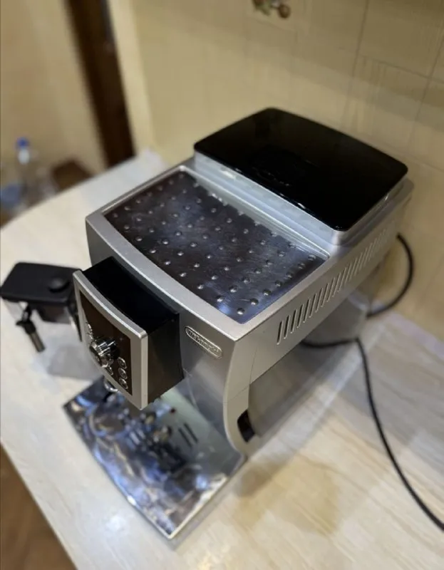 Кофемашину Delonghi