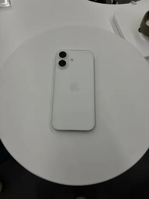 IPhone 17 — Белград — 700 €