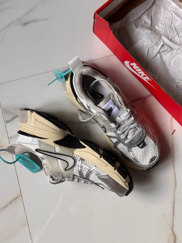 Кроссовки женские Nike v2k run