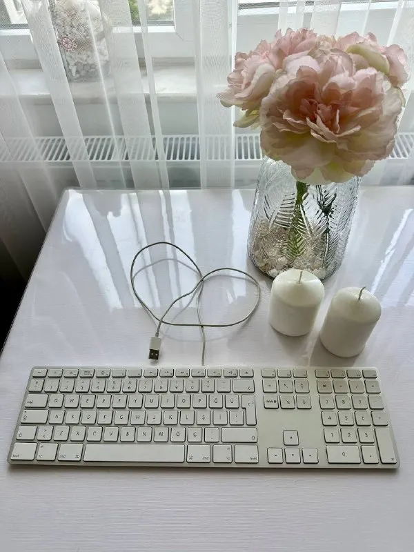 Оригинальная проводная клавиатура Apple Keyboard