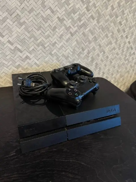 Sony PlayStation 4 PS4 500GB с дисководом — Тбилиси — 250 ₾