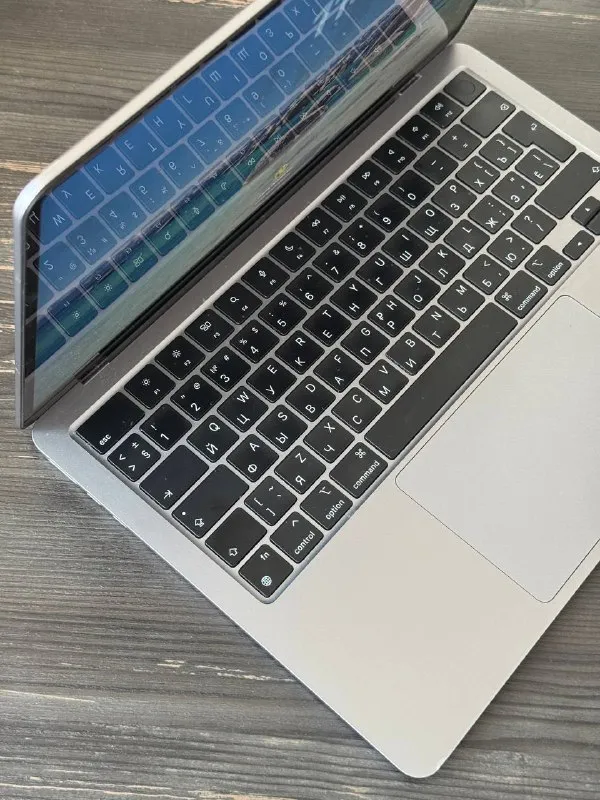 Macbook air m2 13.6