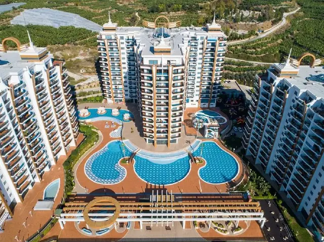 2+1 в Azura park с видом на бассейн — Анталия — 600 €