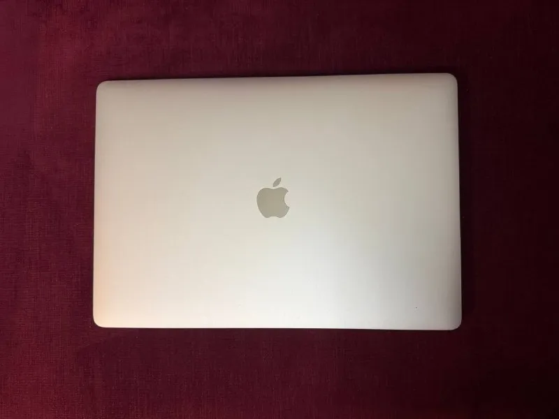MacBook Pro 15 дюймов, 2018 года