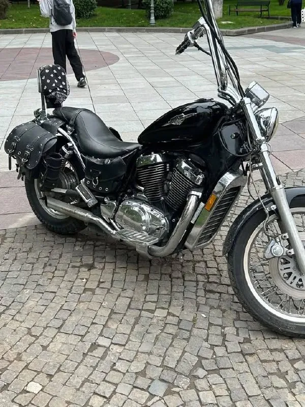Suzuki intruder vs800