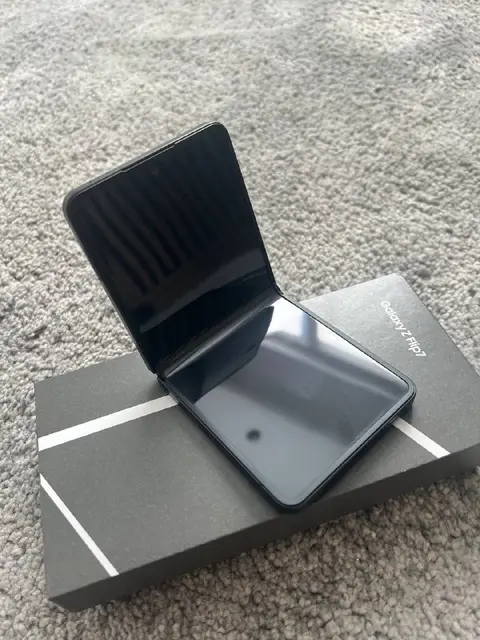 Samsung Z flip 7 на 512 гигабайт — Анталия — 69 000 ₺