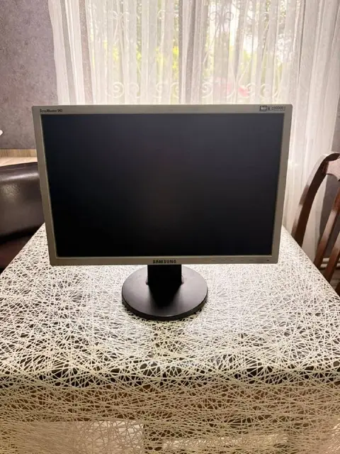 Компьютерный монитор SAMSUNG — Тбилиси — 35 ₾