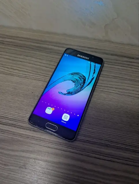 Samsung A3 — Батуми — 30 ₾