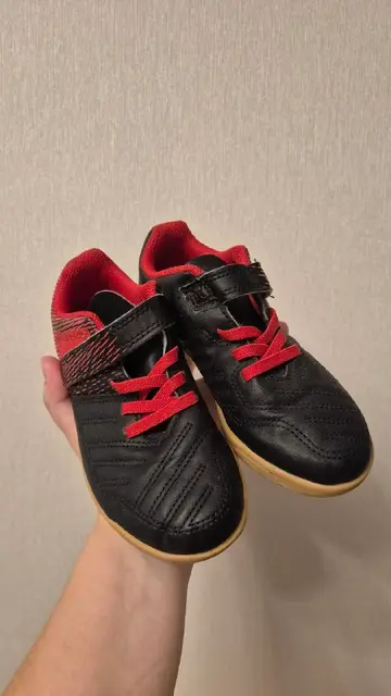 Бутсы футбольные Decathlon Imviso Futsal 100 KD black — Алматы — 4 000 ₸