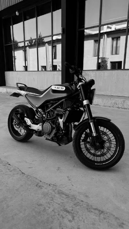 Husqvarna Svartpilen 401