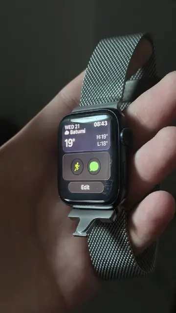 Apple Watch SE (2) с царапиной на стекле — Batumi — 220 ₾
