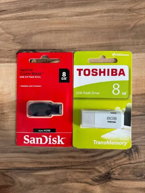 Флешки новые Toshiba/SunDisk на 8гб — Батуми — 15 ₾