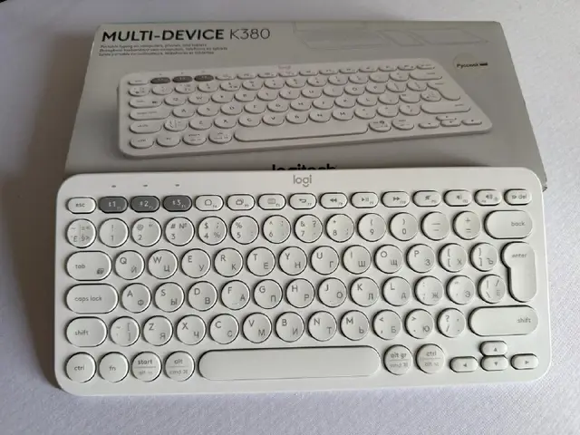 Bluetooth-клавиатура Logitech K380 белая с русской раскладкой — Батуми — 100 ₾