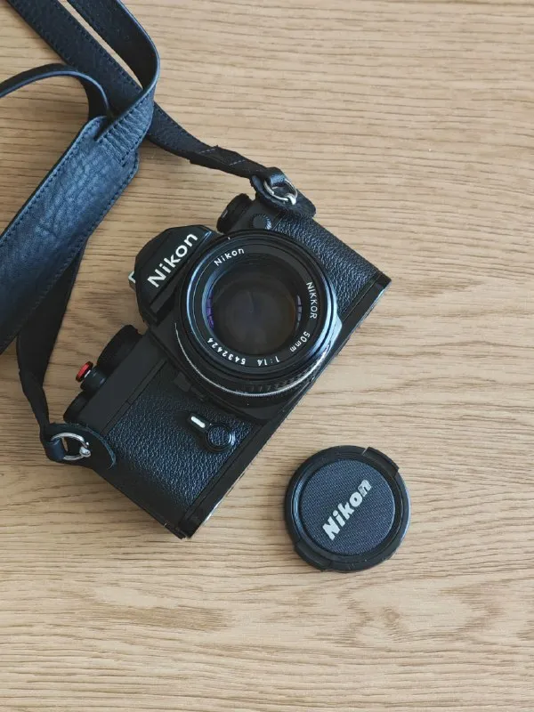 Плёночный фотоаппарат Nikon FM