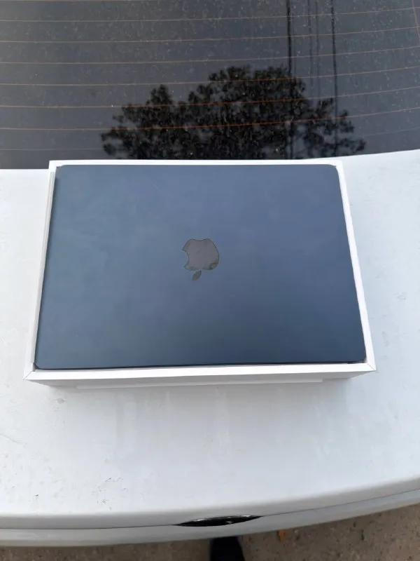 MacBook Air 13,6 дюйма (2025 г.)